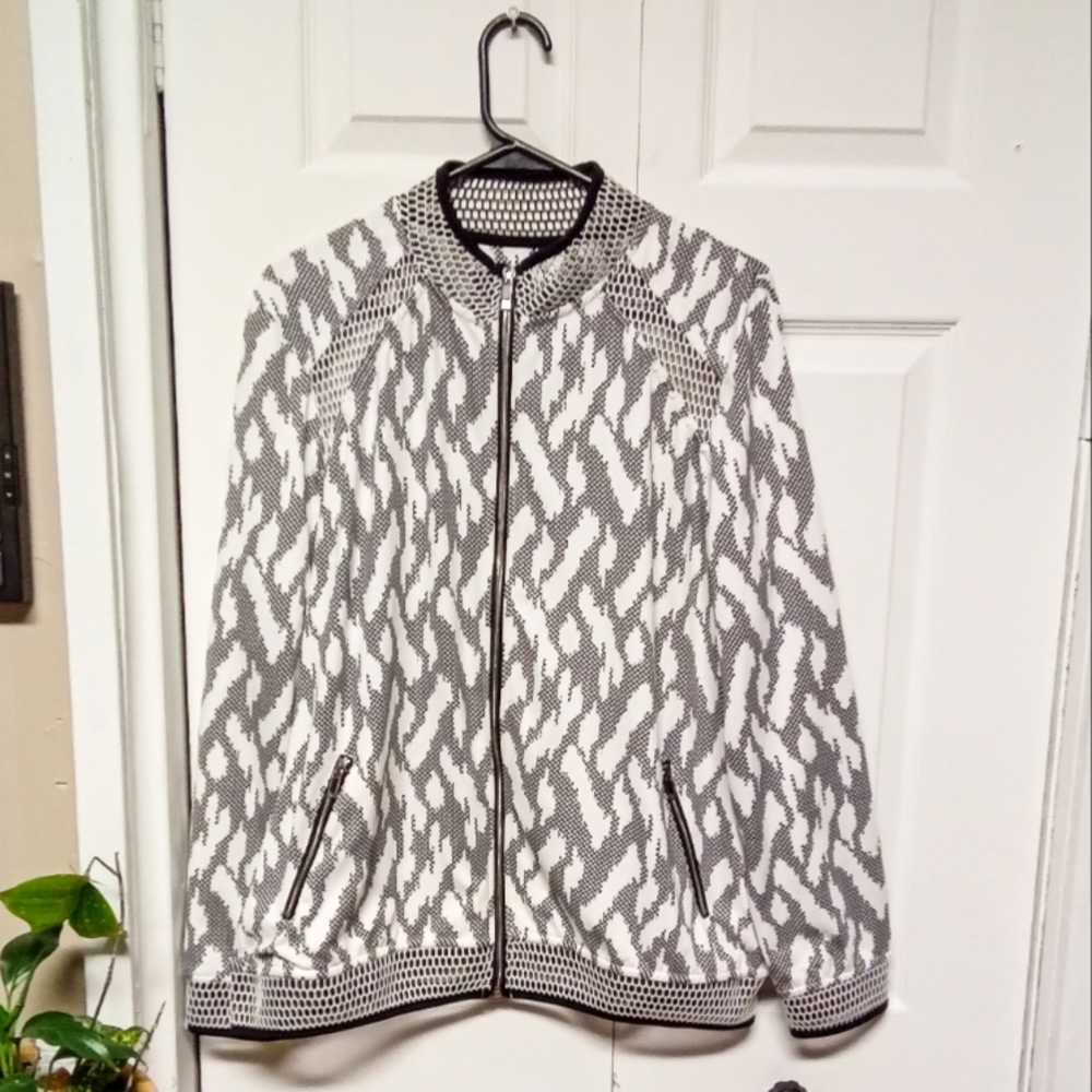 Tail sweater